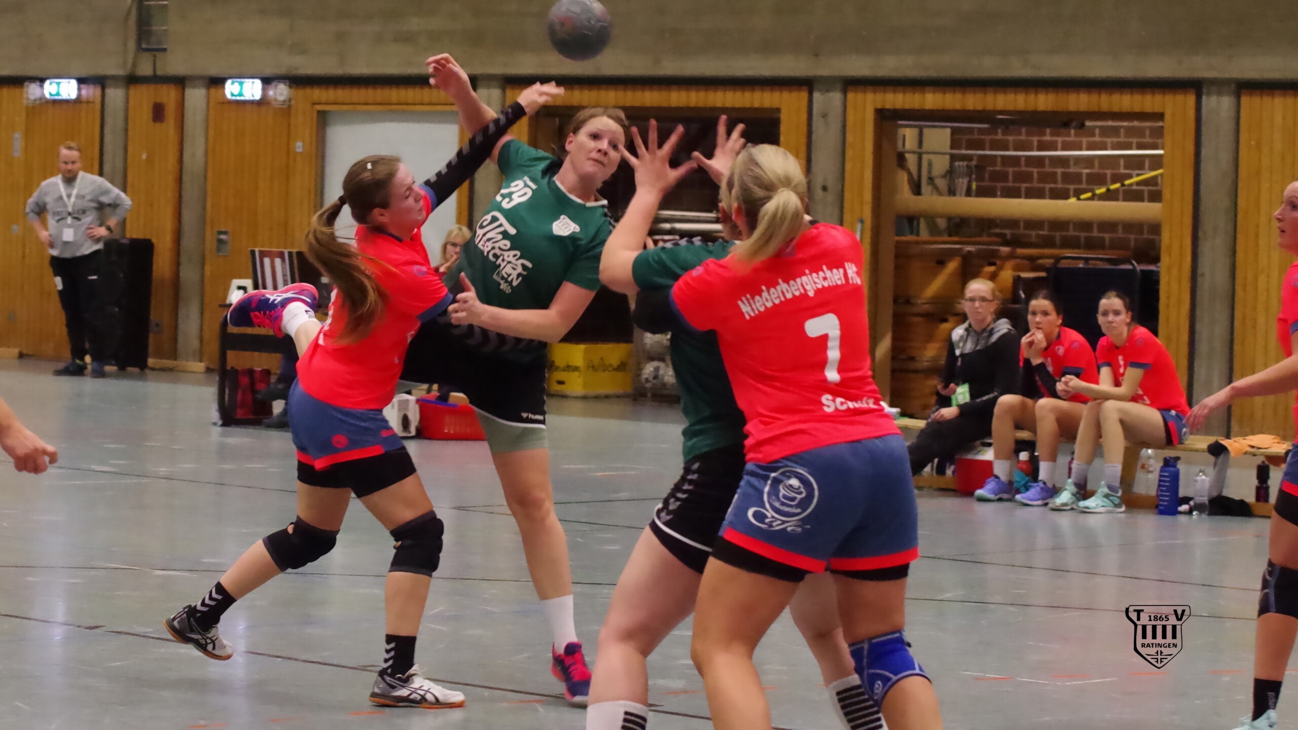 1. Damen mit Niederlage in Velbert